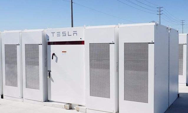 原标题：澳大利亚南部的特斯拉储能系统占领无电力供应市场            据报道，特斯拉在澳大利亚南部修建的巨型Powerpack储能系统投入运营已经超过6个月了，最近我们看到了它对当地能源市场产生的巨大影响。报告显示，特斯拉这座设施大幅降低了当地能源网络服务成本，并且已经占据了澳大利亚南部FCAS（无电力供应）大部分的市场份额