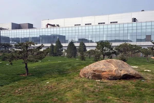 原标题：华药集团：以绿色工厂标准优化企业管理体系            近日，作为华药集团“绿色工厂”创建样板的先泰公司，所提交的申报自评报告得到第三方评价机构认可，顺利通过。公司打造绿色工厂工作取得实质性进展