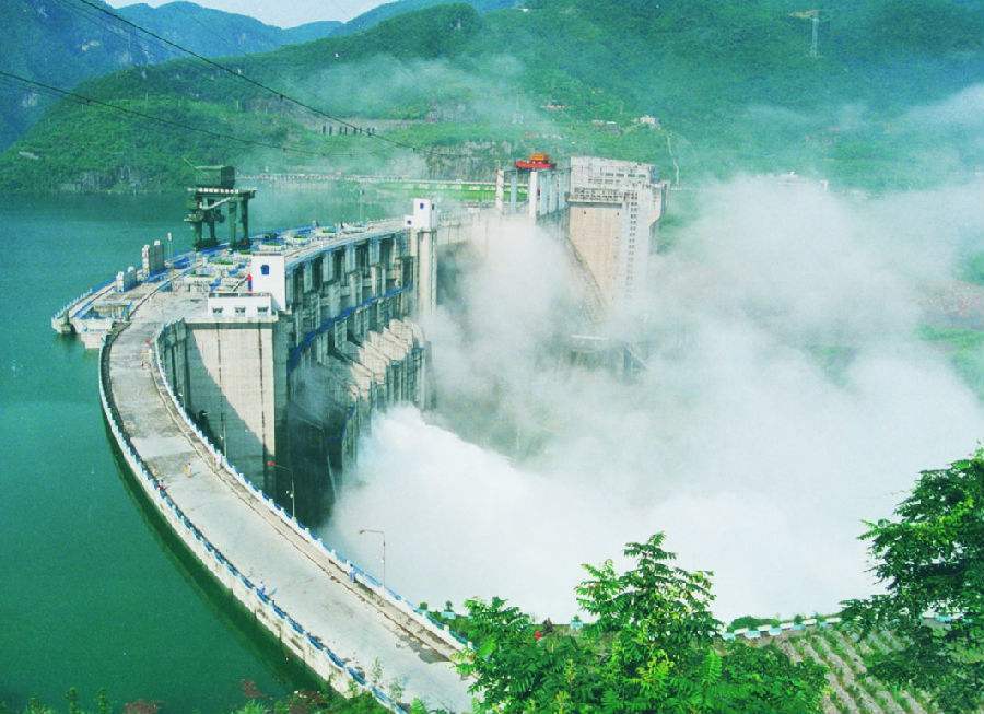 原标题：国家能源局：一季度全国各主要流域水电基本无弃水            　　3月14日，国家能源局发布一则消息称，截至3月底，全国可再生能源发电总装机容量达到62222万千瓦时，占全国规模以上电厂总发电装机容量的36.5%。  根据消息，1-3月全国水电发电量1933亿千瓦时，同比增长2.6%，全国各主要流域水电梯级运行正常，基本无弃水