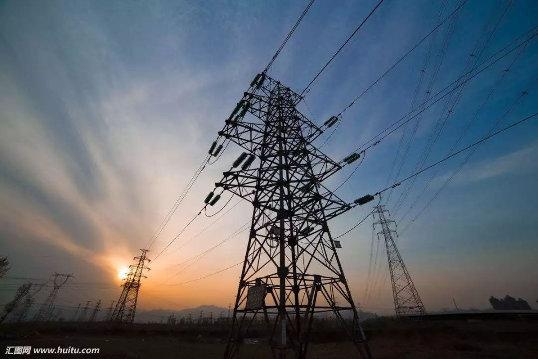 原标题：【一带一路研究】肖勇：关于能源电力行业在实施一带一路走出去战略的问题和借鉴            关于能源电力行业在实施一带一路走出去战略的问题和借鉴 作者：肖勇，上海电力学院继续教育学院副院长、华东电力继续教育中心主任； 本文来源：一带一路百人论坛 “一带一路”战略是党中央、国务院洞察全球形势深刻变化,统筹国内国际两个大局作出的重大战略决策。“一带一路”战略既涉及基础设施建设、贸易投资、产业合作等硬实力建设,更涉及到文化、人才、教育服务等软实力的对外输出