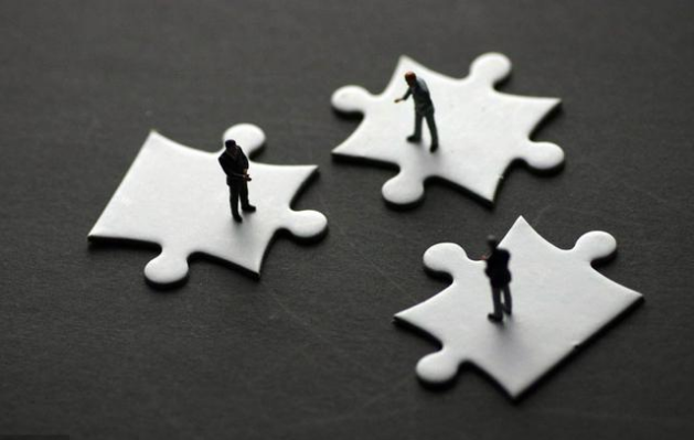 原标题：【今日并购风云榜】飞利浦照明全面收购磊明科技             深圳市上市公司并购协会，给你高端人脉资本大平台，与千位亿万富翁面对面。周小姐18664574850，董先生13187083729 国内风云 1、盖雅工场收购中国考勤软件易勤 5月15日，中国劳动力管理软件厂商盖雅工场宣布并购“友商”易勤，盖雅工场联合创始人兼CEO章新波表示，这一并购合作标志着中国劳动力管理软件市场进入了新的发展阶段，新的市场格局将快速形成