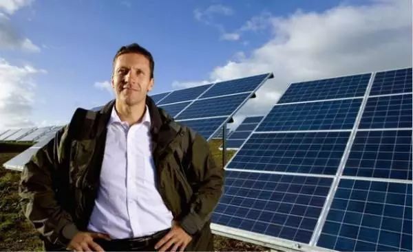 原标题：这些年国际石油公司做的“面子工程”            随着全球能源结构向低碳化、清洁化转型，国际石油公司对投资者的吸引力受损。投资者正在力图消减能源转型造成的风险，因此不惜改变他们的投资模式