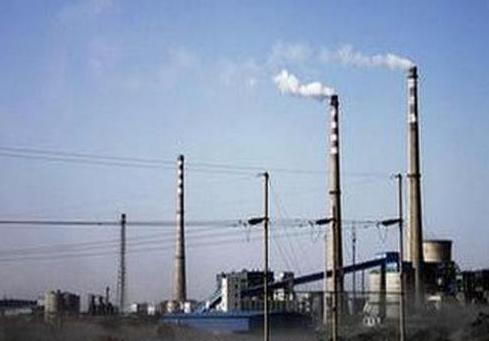 原标题：乌鲁木齐5000余台燃煤锅炉陆续拆改             网络图片 新疆晨报讯（记者 许倩）为了进一步推动乌鲁木齐“煤变气”工程，提升首府空气环境，目前，河西村、东戈壁村、广东庄子村、振兴村、红雁池东、大浦沟、立井南等27个片区的5000余台燃煤锅炉正在改造或拆除施工。 5月14日，新疆晨报记者从乌市供热行办了解到，5000余台燃煤锅炉将通过三种方式进行拆改：一部分燃煤锅炉将通过分户燃气壁挂炉方式进行改造，一部分采取分户电采暖改造，另一部分则结合老城区改造提升工程对其拆除