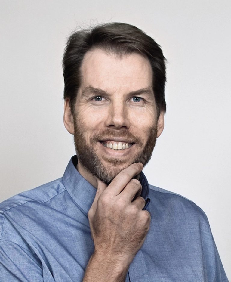 原标题：国际能源署低估太阳能行业            国际能源机构(IEA)在其每年一度的“世界能源展望”中，经常着重突出太阳能在降低成本方面的重要性。然而在部署前景方面，IEA始终非常保守，表示光伏行业的增长将趋于平缓，并始终是全球能源结构中的一个普通部分