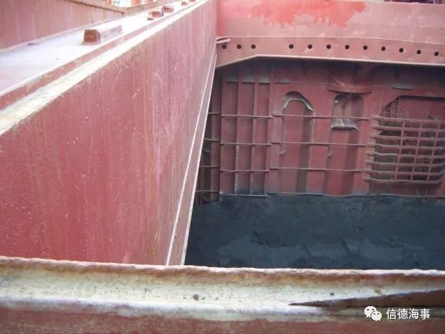 原标题：全球陷入煤炭紧缺状态，今年煤价将确定性上扬！             2018年煤炭消费增速在能源消费弹性恢复叠加能源结构调整阶段性放缓中继续回升，但供给端产能与库存自然出清叠加扩张性投资乏力，产量增速将明显下滑，今年供需缺口明显进一步放大，同时全球陷入煤炭紧缺状态，价格继续上扬而非预期的稳中有降或维持高位。 煤炭供给端有效产能明显不足，产量释放十分乏力，验证供给出清后产量增速明显下滑的预判