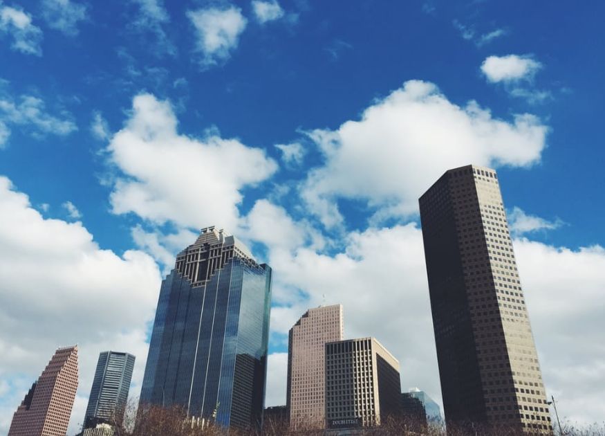 原标题：清华大学付林：我认为宝贵的天然气要用于更为合理的地方             随着我国城市能源结构的调整及环保要求持续加强，以天然气为一次能源的采暖方式渐成趋势。然而，受资源紧张、成本偏高、能源转换效率不足等因素制约，这一方式也暴露出不少问题，亟待进一步完善