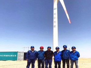 
	
                    
	【电缆网讯】5月13日清晨，在华能桥湾风电场为高穿项目奋斗了多个月的中国海装技术人员屏气凝神、聚精会神地注视着中国电科院现场专家的电脑屏幕，高电压穿越测试最后一项：小风状态、两相不平衡高电压穿越测试。机组发电功率满足测试要求——开始发波——机组状态正常——测试通过！桥湾风电场高电压穿越胜利完成！现场所有人员露出了会心的微笑！

	

	据悉，高电压穿越是随着国家特高压输电线路的建设，对