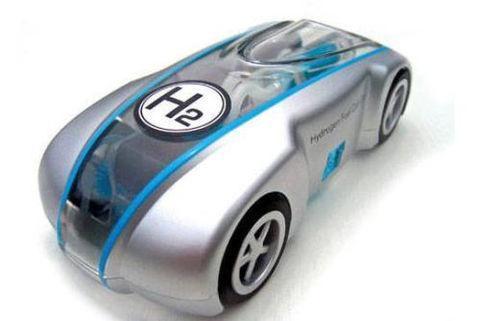 原标题：新能源发展迅速 汽油市场连年呈现供应过剩局面             中宇资讯 深度观察 文/杨晓芬  据中宇资讯统计数据显示，2018年1-3月份我国汽油产量为3434万吨，而表现消费总量为3082万吨，超额供应量达到10.25%，由上图走势图中可以看出，2012年开始，我国汽油产量及表观消费量双双增长，但整体处于供大于求的局面，且过剩情况连年走高。  而近年来我国汽车市场日趋繁荣，汽车工业迅猛发展，我国汽车保有量上升导致了国内市场对汽油需求的增加，据中宇资讯统计数据显示，自2007年以来我国汽