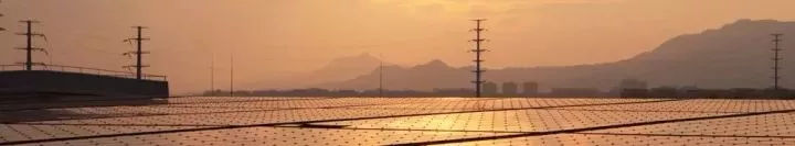 原标题：汉能薄膜发电集团副总裁刘卫中：“走出去”企业如何践行绿色发展观？             文章来源 | 国际工程与劳务杂志 作者 | 孟乔 《关于推进绿色“一带一路”建设的指导意见》将生态环保融入“一带一路”建设的各方面和全过程。其中“推进绿色基础设施建设，强化生态环境质量保障”的任务为“走出去”企业勾画出绿色“一带一路”理念下的基础设施合作蓝图