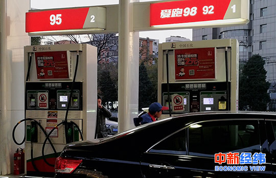 原标题：能源领域开放措施将出台 或放宽外资持股比例限制            中新经纬客户端5月18日电(薛宇飞)外商投资负面清单在2017年修订后，又迎来新的调整。国家发改委此前表示，新的外商投资负面清单将在今年上半年公布实施，包括能源等领域将推出一系列开放措施