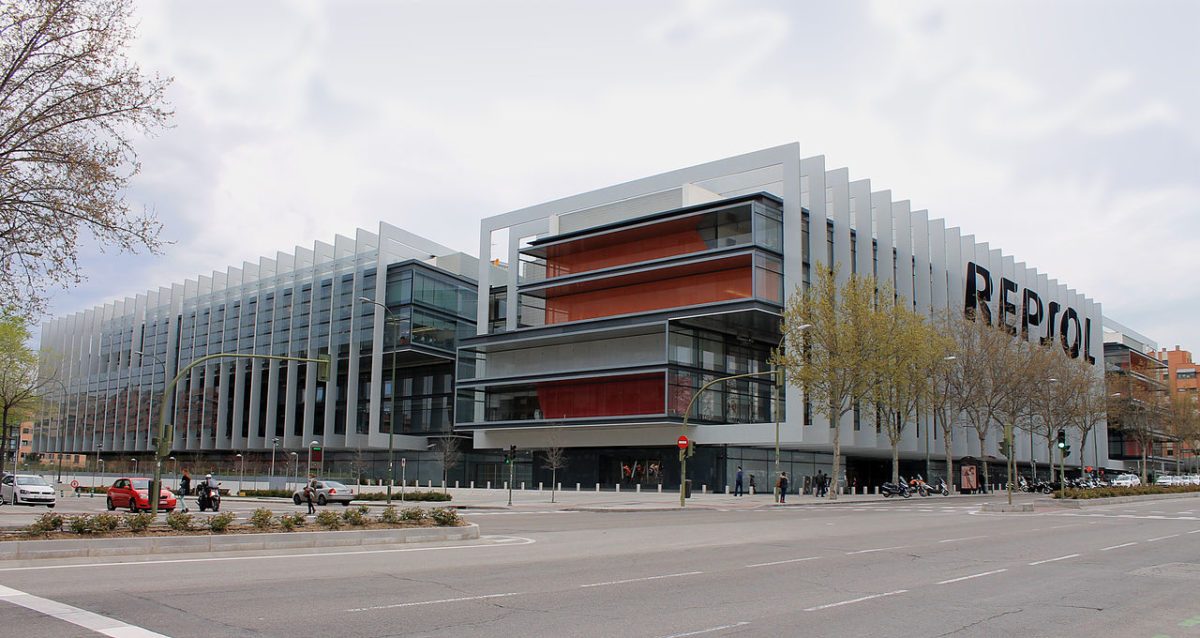 原标题：西班牙石油巨头雷普索尔战略转向可再生能源            总部位于西班牙的石油供应商雷普索尔已加入跨国石油集团俱乐部。集团最近将其战略重新转向可再生能源，力图实现业务多元化