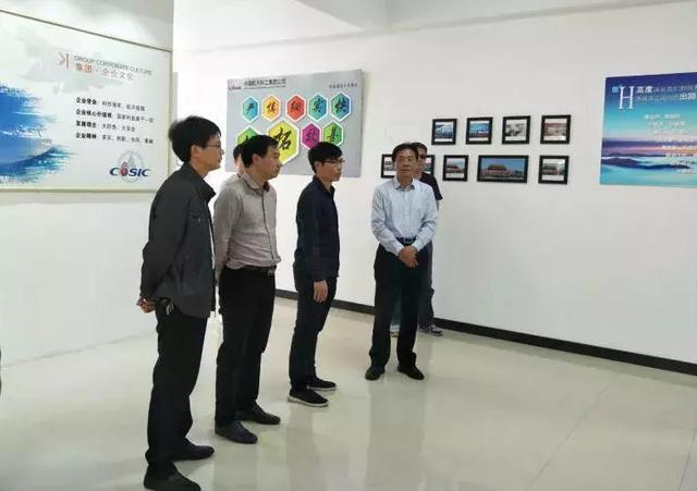 
                    
	近日，江西省工信委副主任郑正春、产业政策处处长匡兵一行赴江西航天云网科技有限公司南康分公司（以下简称南康分公司）参观考察，赣州市、南康区工信委等相关部门人员参与了调研。


	


	 


	


	康居网是航天云网江西公司打造的国内首个“互联网+家具制造”的行业云平台，通过采用云计算、大数据、人工智能、物联网和移动互联网等新一代信息技术，改变了原有家具产品的研发及生产方式