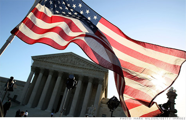 原标题：特朗普的能源难题：高油价我所欲也，低油价亦我所欲也            　　特朗普试图重启对伊朗的严厉制裁来抢占伊朗石油的市场份额，希望油价走高。然而，国内汽油价格上涨却对中期选举构成威胁，政敌或借汽油价格走高打击企业和消费者为由而对特朗普发起攻击