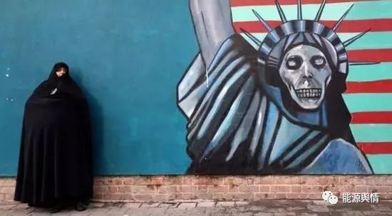 原标题：能源资讯 | 对伊制裁当前，道达尔也无能为力            关注我们  资讯 【WorldOil网5月17日报道】道达尔公司表示，除非美国放弃制裁，否则不会冒险投资伊朗。  道达尔周三在一份声明中表示，由于该公司在美国有大量业务，并依赖该国银行为其业务提供融资，继续在伊朗开展业务将产生巨大的风险