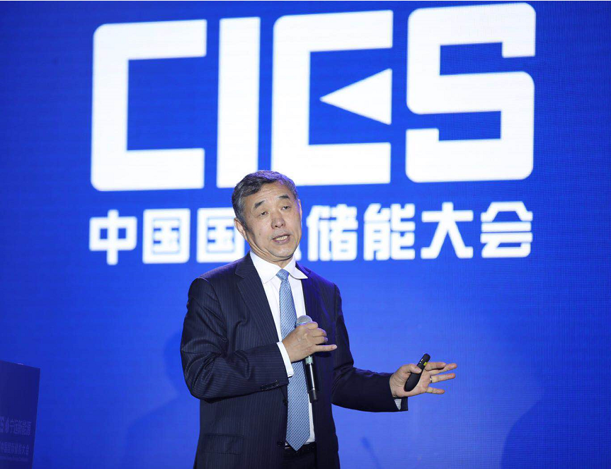 
	中國儲能網訊：5月19日，“第八屆中國國際儲能大會”在深圳隆重召開， 來自中國、美國、德國、英國、加拿大、西班牙、日本、韓國、澳大利亞等國和地區(qū)1500余位政府機構、科研院所、行業(yè)組織、電力公司、新能源項目單位、系統(tǒng)集成商等代表出席本次大會。


	中國能源研究會可再生能源專業(yè)委員會主任委員李俊峰出席大會開幕式，并以“新時代的能源變革與儲能技術”為題發(fā)表主題演講