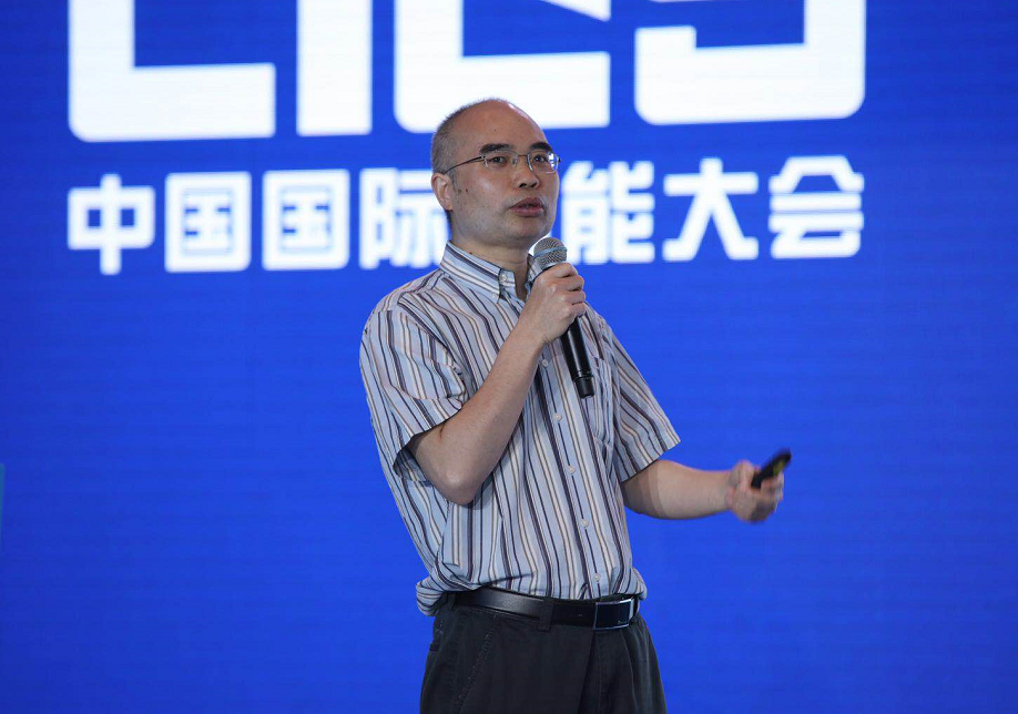 
	中國儲(chǔ)能網(wǎng)訊：5月19日，“第八屆中國國際儲(chǔ)能大會(huì)”在深圳隆重召開， 來自中國、美國、德國、英國、加拿大、西班牙、日本、韓國、澳大利亞等國和地區(qū)1500余位政府機(jī)構(gòu)、科研院所、行業(yè)組織、電力公司、新能源項(xiàng)目單位、系統(tǒng)集成商等代表出席本次大會(huì)。


	中國社科院工業(yè)經(jīng)濟(jì)研究所能源研究室主任朱彤出席大會(huì)開幕式，并以“對(duì)儲(chǔ)能商業(yè)模式與政策的思考”為題發(fā)表主題演講