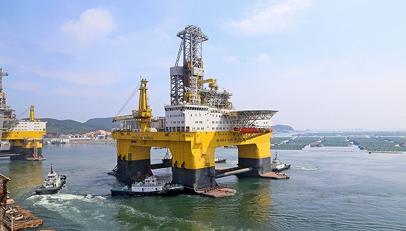 原标题：中美贸易“止战” 后续应该关注什么？                            2016年9月4日，“蓝鲸1号”钻井平台在山东烟台海域试航。图片来源：视觉中国  作者 陈骁/魏伟/薛威  中美联合声明公布，“实质性减少美对华货物贸易逆差”及“大量增加自美购买商品和服务”是达成的共识