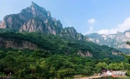 原标题：【决策精典】中美不打贸易战，给世界派“定心丸”             中美终于达成共识：不打贸易战，并停止互相加征关税。习近平主席特使、中共中央政治局委员、国务院副总理、中美全面经济对话中方牵头人刘鹤说，这是此次中美经贸磋商的最大成果