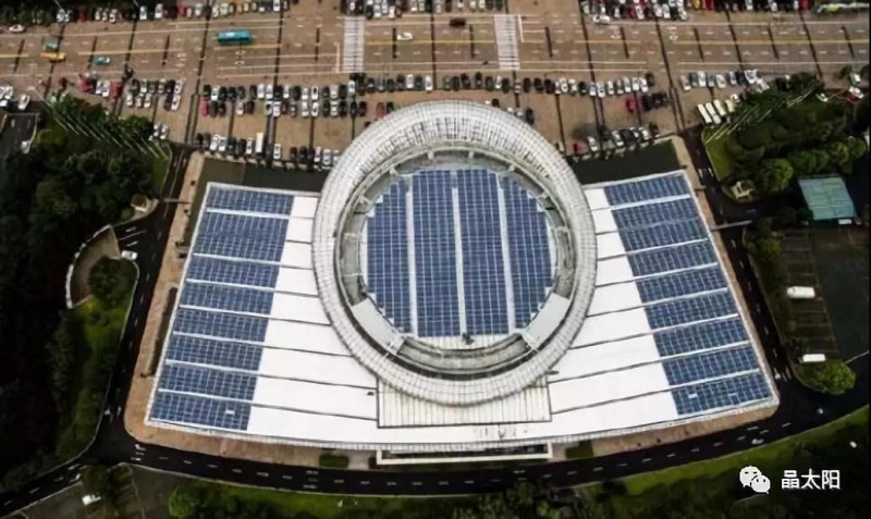 原标题：为什么越来越多人装光伏 就连政府也要带头建光伏电站？            随着光伏时代的来临，光伏已凭借投资小、风险低、收益稳定的优势走进千家万户，光伏发电项目已经被越来越多的人认可，越来越多老百姓家里安装了光伏电站，享受到了阳光收益，就连政府部门也按捺不住安装起了光伏电站。 普通老百姓们装了光伏，可能你们还会在质疑光伏，那么，国家都在大力的安装光伏，你还会质疑光伏发电的好吗?那么，都有哪些地方呢?话不多说，直接上案例