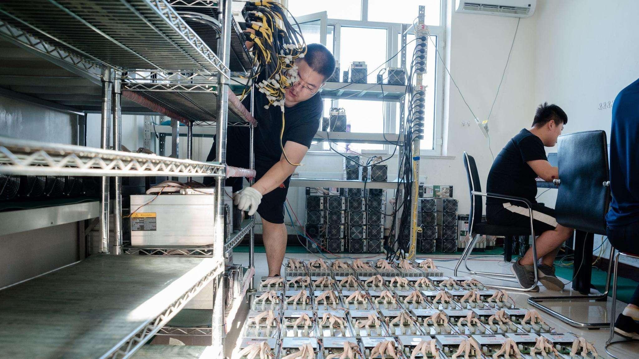 原标题：比特币挖矿耗电惊人！若不加以限制，2020年将耗尽全球电能！            导读：加密货币采矿业是电力消耗大户。最近有研究显示，全球矿场每年消耗的电力竟达到了爱尔兰全国的水准