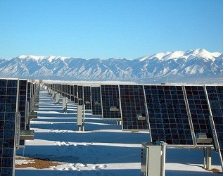 5月22日，全省“十三五”村級光伏電站扶貧建設項目在西寧市湟中縣正式啟動，標志著全省9個標段的項目全面啟動實施。光伏扶貧項目是黨中央、國務院給予貧困人口的一項重大政策紅利，是眼前脫貧和持續(xù)增收統(tǒng)籌推進的有力舉措，是發(fā)展壯大貧困村集體經(jīng)濟、解決無（弱）勞動力貧困人口基本生活保障的有效載體