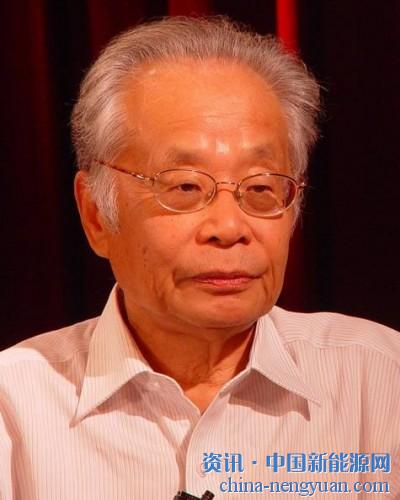                                                                                                                                                                     
	　　得晶硅者得天下

	　　記者：今年的政府工作報告提到，五年來我國清潔能源消費比重提高6.3個百分點。太陽能被視為未來最有前景的綠色能源，您怎么看待太陽能產(chǎn)業(yè)化的發(fā)展軌跡和經(jīng)驗