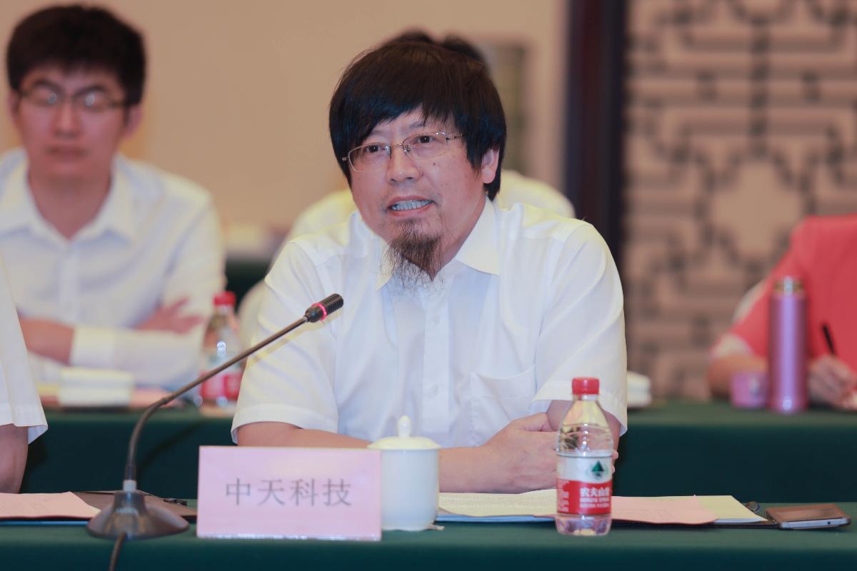 
	中國儲能網(wǎng)訊：5月19日至21日，“第八屆中國國際儲能大會”在深圳隆重召開， 來自中國、美國、德國、英國、加拿大、西班牙、日本、韓國、澳大利亞等國和地區(qū)1500余位政府機構(gòu)、科研院所、行業(yè)組織、電力公司、新能源項目單位、系統(tǒng)集成商等代表出席本次大會。


	中天科技集團新能源產(chǎn)業(yè)鏈總經(jīng)理曹紅彬在儲能電站專場，以“鋰電池儲能技術(shù)應(yīng)用于案例分享”為題，發(fā)表了精彩演講