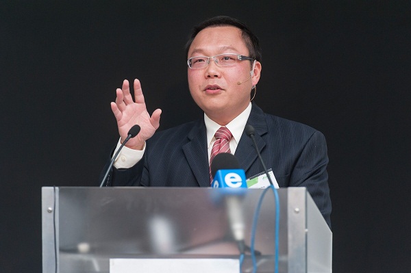 所謂盛極必衰，經(jīng)歷了連續(xù)多年的爆發(fā)之后，中國國內(nèi)的光伏市場需求似乎已經(jīng)趨緩。一季度9.65GW的裝機(jī)量雖然取得了22%的同比增長，但是普通光伏電站裝機(jī)量同比下降了64%