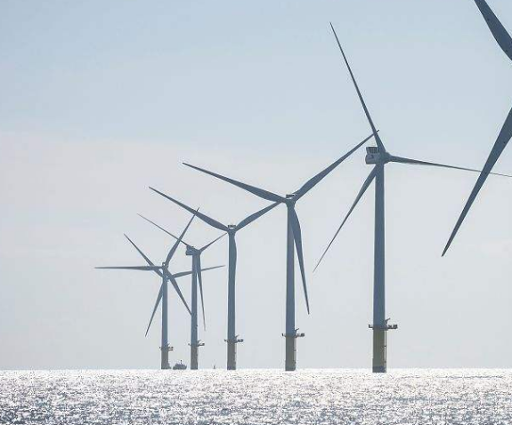 
	
                    
	【电缆网讯】日前，海上风机巨头西门子歌美飒（SG，Siemens Gamesa）在西班牙马德里的San Fernando de Henares正式揭幕其全新的“Gamesa Electric技术与制造中心”，该技术中心将被用于测试单机容量达10MW的风机发电系统。

	

	该中心配置有两套可用于测试和验证10MW风机发电系统输出的电气实验平台