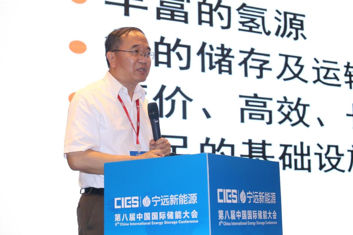 
	中国储能网讯：5月19日至21日，“第八届中国国际储能大会”在深圳隆重召开， 来自中国、美国、德国、英国、加拿大、西班牙、日本、韩国、澳大利亚等国和地区1500余位政府机构、科研院所、行业组织、电力公司、新能源项目单位、系统集成商等代表出席本次大会。


	中国氢能产业技术创新与应用联盟理事长程寒松在氢能与燃料电池专场，以“氢储运技术及其应用”为题，发表了精彩演讲