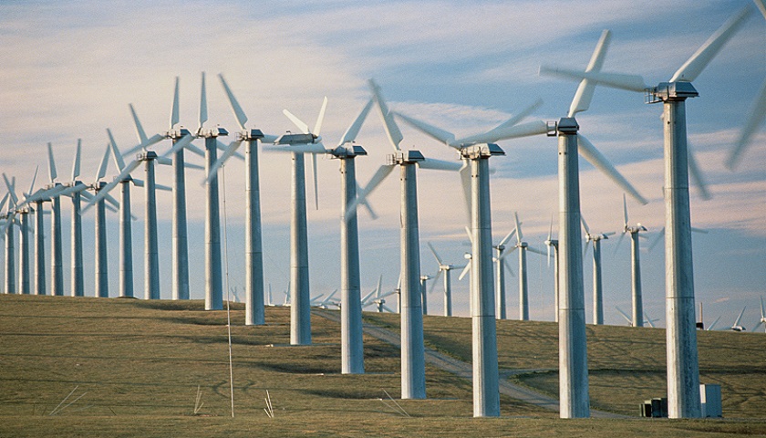 中国风电项目建设将迎来更加激烈的竞争。

从5月18日起，尚未印发2018年风电度建设方案的省（自治区、直辖市）新增集中式陆上风电项目和未确定投资主体的海上风电项目，将全部通过竞争方式配置和确定上网电价