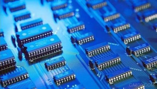 
                    
	 


	集成电路一系列政策组合拳将出台。资料图


	




	《经济参考报》记者日前从工信部等权威部门获悉，为推进《国家集成电路产业推进纲要》落地，我国将针对集成电路先进工艺和智能传感器创新能力不足等问题，出台一系列政策“组合拳”，加速多个重点关键产品和技术的攻关，以此促进我国集成电路产业的快速健康发展，并缩小我国集成电路产业和世界先进水平的差距