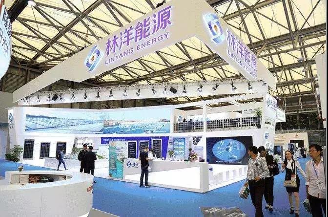 原标题：林洋能源：重构不仅是价格 更应该是认知             2009年，全球光伏总装机规模为23GW，2017年累计装机规模达到400GW，十年的时间光伏行业正在突飞猛进的发展。 光伏的快速增长，一方面是全球对新能源的认识提高，环境恶化对新能源提出了更高的需求；另一方面，光伏发电系统成本在2010年开始快速下降，截止2017年系统成本下降约70%