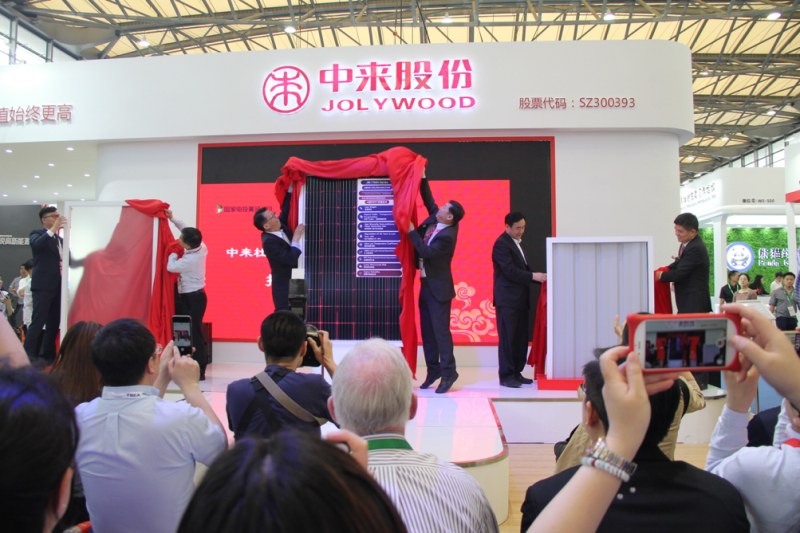 原标题：中来携手杜邦召开“遇见透明的Ta”新品发布会            5月28日下午，以“遇见透明的Ta”为主题的新品发布会在上海SNEC展会W5-330展位隆重召开。在此次发布会上，N型双面高效技术领跑者——中来股份联合杜邦发布了透明太阳能背膜、高反射双面组件伴铝等多款专利解决方案