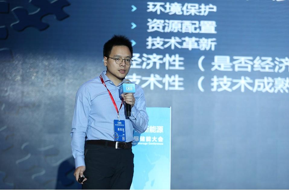 
	中國儲(chǔ)能網(wǎng)訊：5月19日至21日，“第八屆中國國際儲(chǔ)能大會(huì)”在深圳隆重召開， 來自中國、美國、德國、英國、加拿大、西班牙、日本、韓國、澳大利亞等國和地區(qū)1500余位政府機(jī)構(gòu)、科研院所、行業(yè)組織、電力公司、新能源項(xiàng)目單位、系統(tǒng)集成商等代表出席本次大會(huì)。


	南方電網(wǎng)科學(xué)研究院高級研究員陸志剛在儲(chǔ)能電池專場，發(fā)表了題為