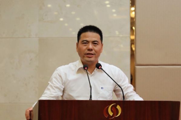 
	
                    
	5月28日，宜兴市企业家协会成立大会在宜兴大酒店举行。宜兴市委书记沈建，市委副书记、市长张立军，市政协主席梅中华，市委常委、常务副市长何晓进，市人大常委会副主任周斌等领导及协会企业家们出席大会