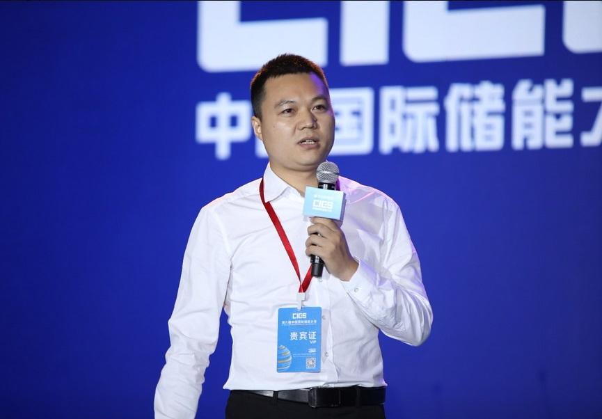 
	中國國儲(chǔ)能網(wǎng)訊：5月19日至21日，“第八屆中國國際儲(chǔ)能大會(huì)”在深圳隆重召開， 來自中國、美國、德國、英國、加拿大、西班牙、日本、韓國、澳大利亞等國和地區(qū)1500余位政府機(jī)構(gòu)、科研院所、行業(yè)組織、電力公司、新能源項(xiàng)目單位、系統(tǒng)集成商等代表出席本次大會(huì)。


	廣州智光儲(chǔ)能科技有限公司副總經(jīng)理付金建在儲(chǔ)能電站專場，發(fā)表了題為“直接高壓儲(chǔ)能技術(shù)”的精彩演講