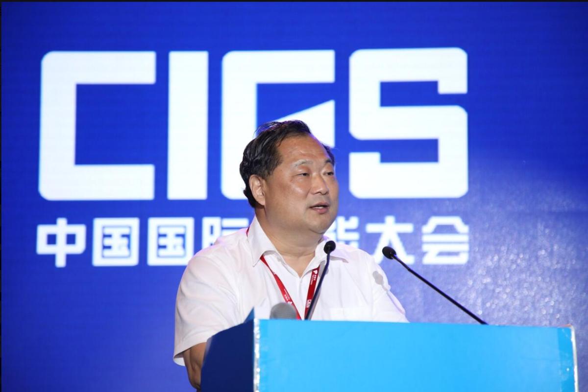 
	中國(guó)儲(chǔ)能網(wǎng)訊：5月19日至21日，“第八屆中國(guó)國(guó)際儲(chǔ)能大會(huì)”在深圳隆重召開(kāi)， 來(lái)自中國(guó)、美國(guó)、德國(guó)、英國(guó)、加拿大、西班牙、日本、韓國(guó)、澳大利亞等國(guó)和地區(qū)1500余位政府機(jī)構(gòu)、科研院所、行業(yè)組織、電力公司、新能源項(xiàng)目單位、系統(tǒng)集成商等代表出席本次大會(huì)。



	深圳供電局有限公司技術(shù)專家、教授級(jí)高工楊忠亮在“直流配電與儲(chǔ)能專場(chǎng)”，發(fā)表了題為“儲(chǔ)能在直流配網(wǎng)中應(yīng)用發(fā)展探討”的精彩演講