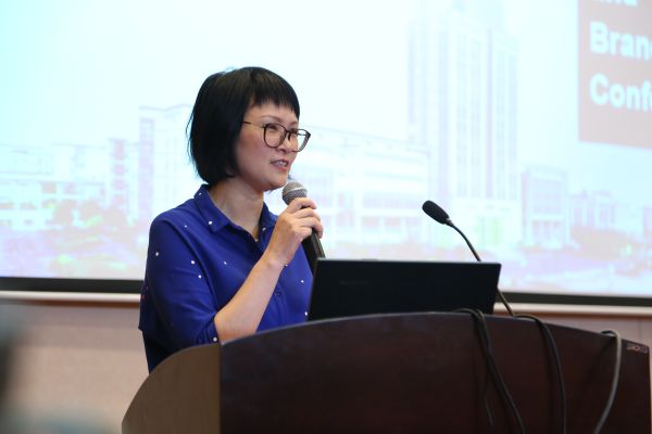 
	
                    
	6月2日，2018国际广告与品牌大会在无锡江南大学商学院远东报告厅举行。无锡市副市长高亚光、江南大学副校长吴正国、江南大学商学院院长滕乐法以及International Journal of Advertising主编Charles R.Taylor博士、美国北卡罗纳大学教授Jan-Benedict E.M.Steenkamp博士等政府领导、国内外专家学者、企业家以及学子等约300人出席会议