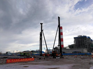
	
                    
	【电缆网讯】6月6日，中铁十一局集团发布消息称，由该局四公司承建的越南沿海二期2×660兆瓦燃煤电厂项目当天正式开工，这是中国企业在越南投资建设装机容量最大的燃煤电站项目。

	

	据中铁十一局四公司项目负责人介绍，越南沿海二期燃煤电厂位于该国南部茶荣省沿海县，装机容量为2×660兆瓦，采用BOOT方式开发建设，该公司主要承建电厂所有的桩基工程等，合同额约1.7亿元，这也是中国企业在越南投资建设装机容量最大的燃煤电站项目