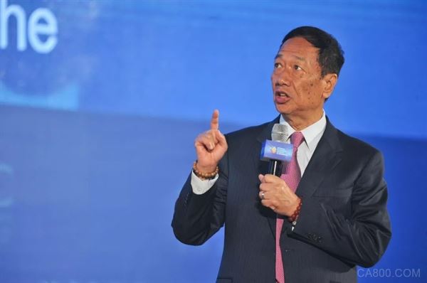 
                    
	原標(biāo)題:郭臺銘的野心


	


	富士康A(chǔ)股上市在即，68歲的郭臺銘這段時間穿梭于廣東、北京、天津，頻繁地見機構(gòu)、會官員、做演講，反復(fù)地講著他的工業(yè)互聯(lián)網(wǎng)夢想。然而，被“代工廠”標(biāo)簽纏繞的富士康，目前或許撐不起老板的夢想