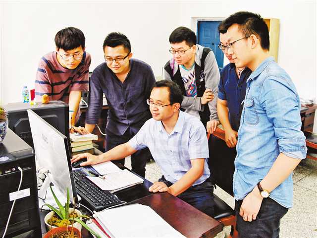 　　【中国仪表网 仪表人物】在我国陶瓷制作工艺中，软软的陶泥在高温烧制之后，就会变成硬度较高的精美陶瓷；在日常生活中，如果用塑料勺炒菜，遇到高温塑料会慢慢变软。这可能是我们对温度会影响材料力学性征最朴素的认知，但是什么类型的材料在什么温度和强度下，会发生怎么样的变化我们似乎还一知半解