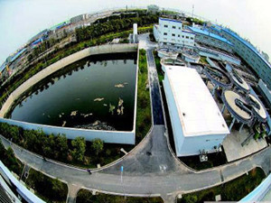 
	
                    
	【电缆网讯】近日，华电蒙能包头发电分公司的废水零排放项目正式投入试运行，这也是蒙西火电厂中首个建成并投入试运行的废水零排放改造项目。

	

	据悉，该项目投资1.4亿元，建设历时3年半，采用企业自主创新的分盐结晶工艺，建设一套废水零排放系统，可以将企业生产的废水通过浓缩形成新水，重新回用到企业生产中，每年可以减少废水排放110万吨，减少COD排放约321吨，减少氨氮排放约9.04吨