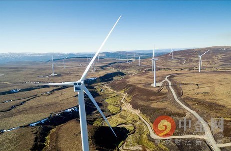 原标题：反对英国路上风电场意味着更高的“能源价格”            周一，据卫报报道，英国政府的气候变化顾问表示，如果英国继续阻止新陆上风电场的建设，部长们必须向英国许多家庭坦白他们面临的更高能源账单。  气候变化委员会（CCC）主席德布恩勋爵表示，在英国部分地区，人们没有理由反对陆上风力发电机