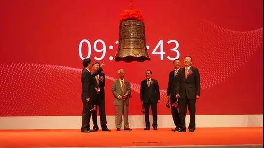 
	中國儲能網訊：6月11日，寧德時代新能源科技股份有限公司（簡稱“寧德時代”）在深圳證券交易所掛牌上市。公司股票簡稱“寧德時代”，證券代碼“300750”