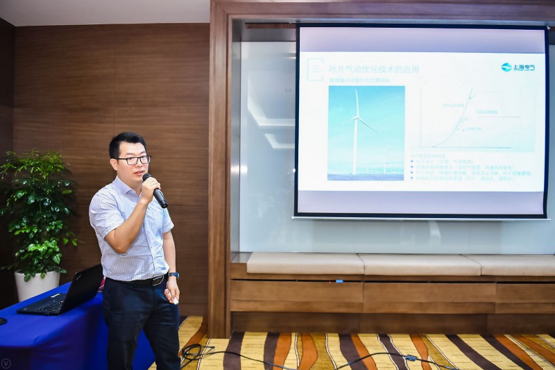 　　上海电气风电集团有限公司工程服务分公司副总经理 刘吉辉出席“第五届中国风电后市场专题研讨会”， 在叶片改造修复与回收利用专题论坛，分享题为“叶片气动优化 助力客户收益”的主旨演讲。

上海电气风电集团有限公司工程服务分公司副总经理 刘吉辉先生
　　以下为发言内容：
　　刘吉辉：首先谢谢秘书长，还有在位的各位大家上午好，我今天演讲的题目是叶片的气动优化来助力客户的收益，我们是上海电气有十年的设计经验和一些设计成果，也就是说我们上海电气集团股份有限公司从20