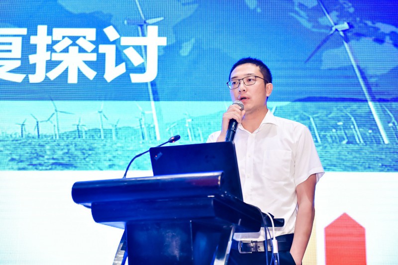 　　江苏龙源风力发电有限公司经生部主任助理桂旭出席“第五届中国风电后市场专题研讨会”， 在风电机组运维及大部件修复专题论坛，分享题为“风电机组运维及大部件修复探讨”的主旨演讲。

江苏龙源风力发电有限公司经生部主任助理 桂旭先生
　　以下为发言内容：
　　桂旭：  尊敬的各位同仁，大家下午好！我是来自江苏龙源风力发电有限公司经生部的，我叫桂旭