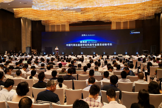 　　中国能源网┃6月14-15日，由中国循环经济协会可再生能源专业委员会、中国可再生能源学会风能专业委员会主办，中国船舶重工集团海装风电股份有限公司（下称“中国海装”）协办的2018“海上风电领袖峰会”在福建省福州市举办。&nbsp;　　掌握技术核心&nbsp;释放大机组性能&nbsp;　　机组是海上风电开发的基石，其效率和可靠性直接决定着项目的效益