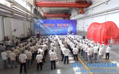                                                                                                                                                                     
	　　6月17日，由中车永济电机公司自主研制的7.6MW海上半直驱永磁同步风力发电机成功下线，这也是目前我国功率最大的海上半直驱永磁风力发电机，获得了北京鉴衡认证中心认证证书，技术