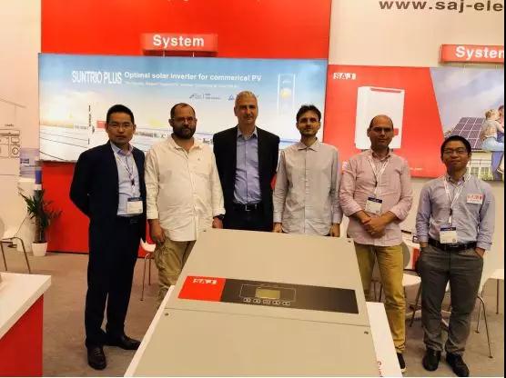 　　2018年6月20日，三晶电气携明星系列产品以及配套的创新解决方案，重磅亮相德国慕尼黑光伏展Intersolar Europe2018。前来观展的大都是国外知名的光伏安装商和分销商，由三晶电气总经理欧阳家淦先生带领的技术、销售、服务等优秀团队与他们进行了深入的交流与探讨，并得到了来访客户及观众的一致好评，展位现场人气满满
